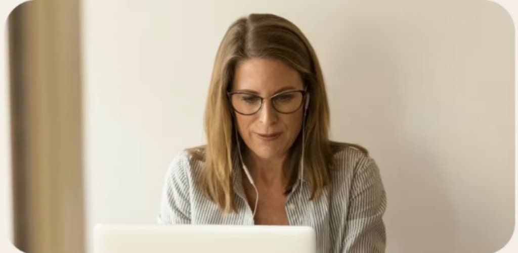 Educator using Speddy on a laptop